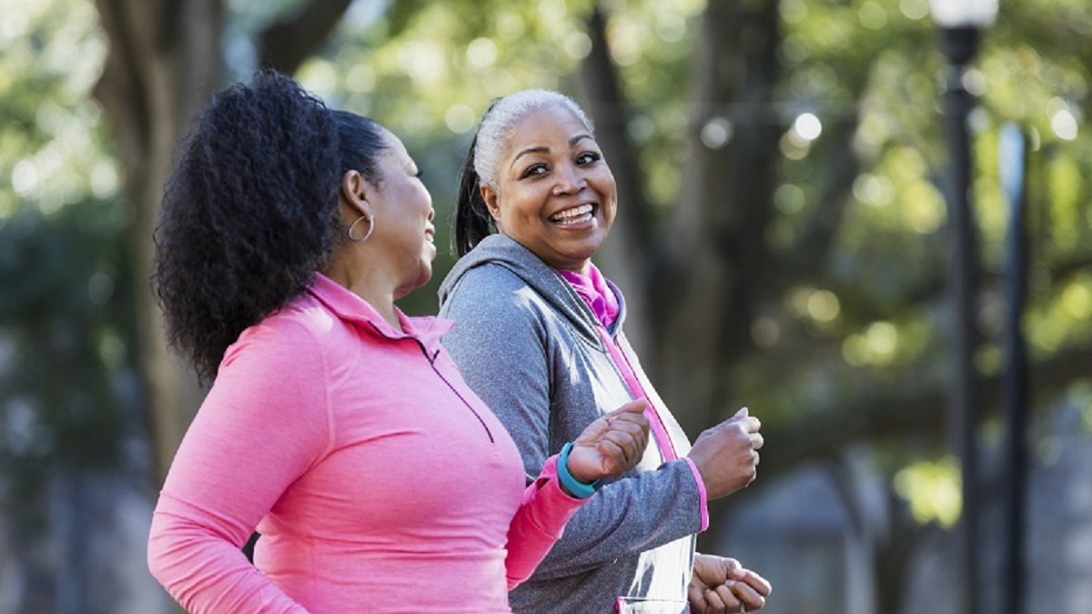 2 adult women walking together